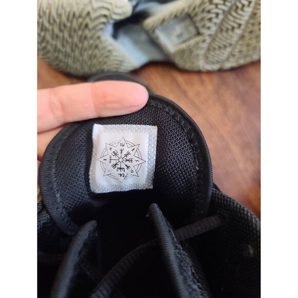 Athletic_Shoes
